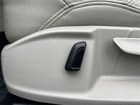 Used 2016 Volkswagen Golf S image 26