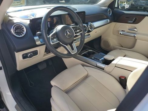 Used 2023 Mercedes-Benz GLB 250 w/ Premium Package image 21
