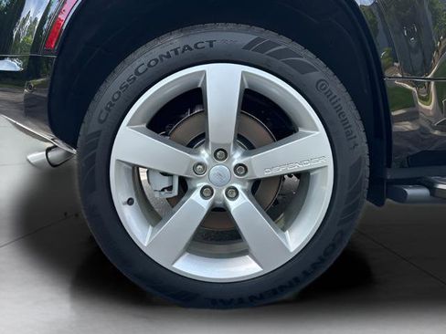 New 2025 Land Rover Defender 110 X-Dynamic SE image 12