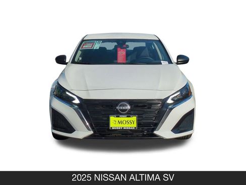 Used 2025 Nissan Altima 2.5 SV FWD image 4