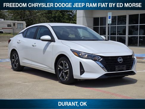 Used 2024 Nissan Sentra SV FWD image 2