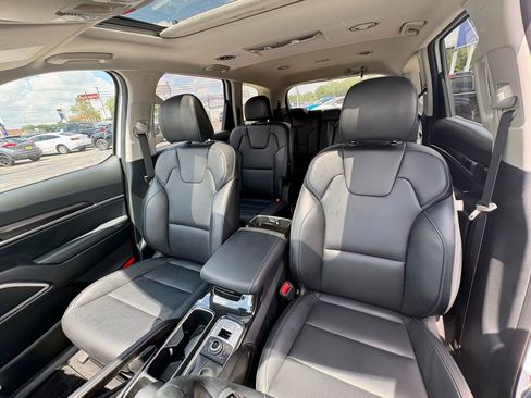Used 2025 Kia Telluride S AWD/4WD image 17
