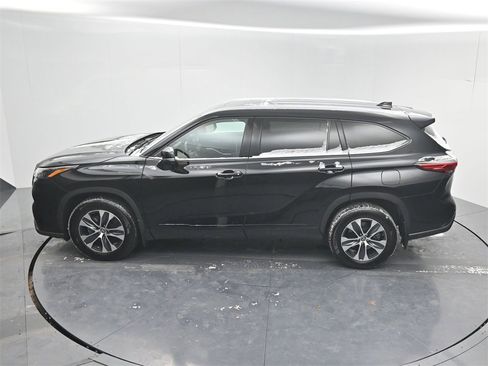 Used 2022 Toyota Highlander XLE image 52