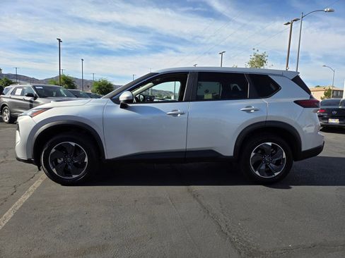 Used 2024 Nissan Rogue SV FWD image 3