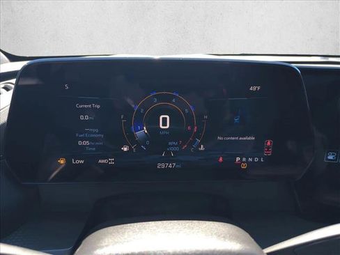 Used 2025 Chevrolet Traverse LT image 11