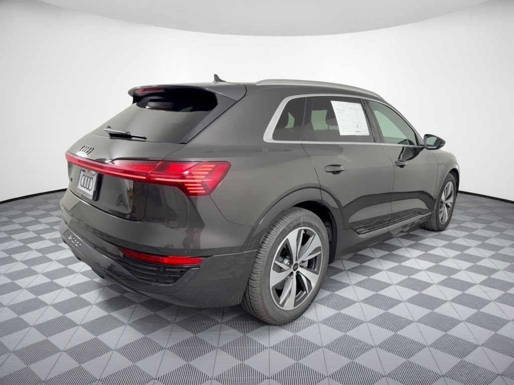 Used 2024 Audi Q8 e-tron Premium AWD/4WD image 9