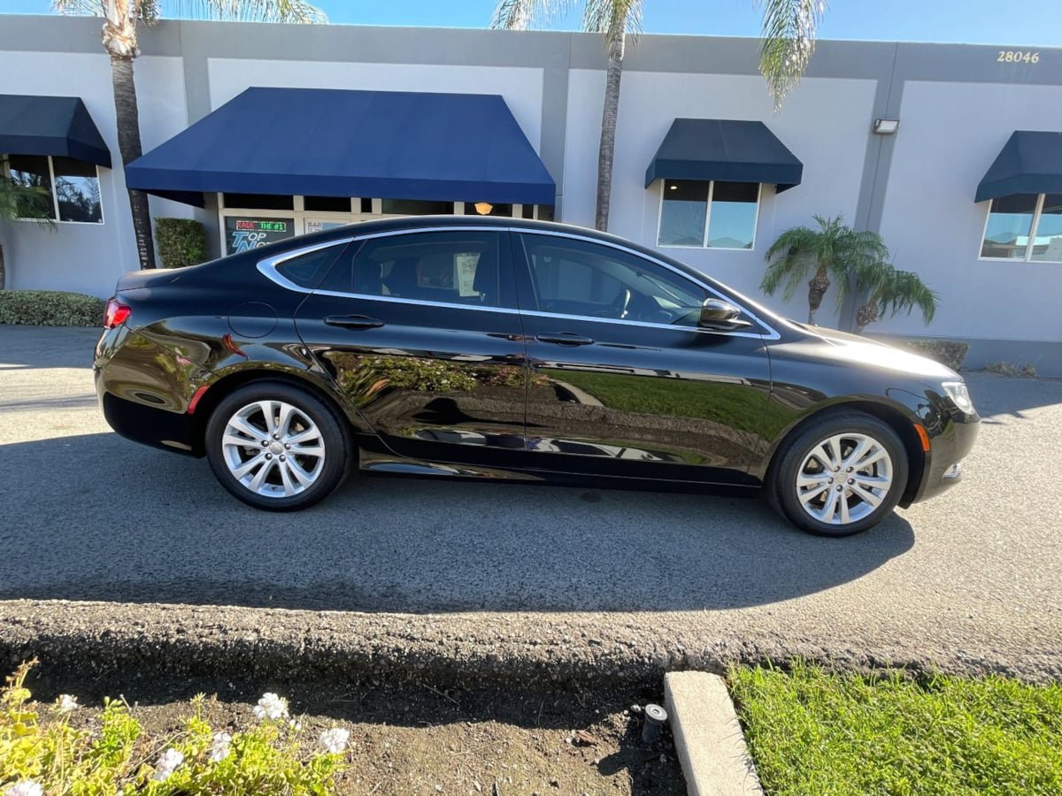 Used 2015 Chrysler 200 Limited FWD image 4