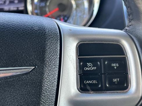 Used 2015 Chrysler Town & Country Touring FWD image 24