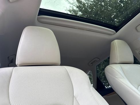 Certified 2022 Lexus RX 450hL AWD w/ Premium Package image 20