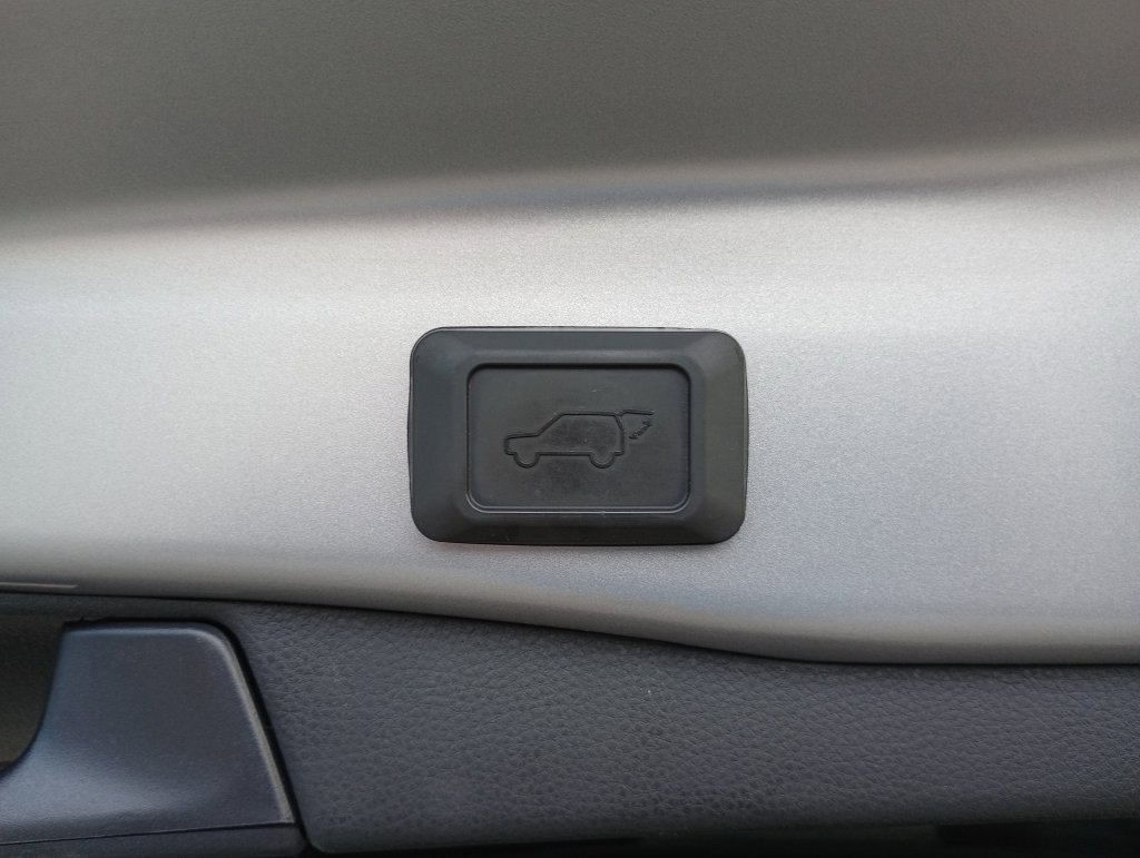 Used 2024 Toyota RAV4 XLE Premium FWD image 32