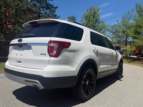 Used 2017 Ford Explorer XLT w/ Equipment Group 202A AWD/4WD image 6