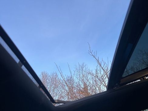 Used 2020 Land Rover Discovery Landmark image 14