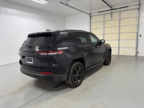 Used 2024 Jeep Grand Cherokee Limited w/ Luxury Tech Group II AWD/4WD image 12