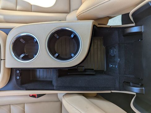Used 2018 Porsche Panamera RWD image 27