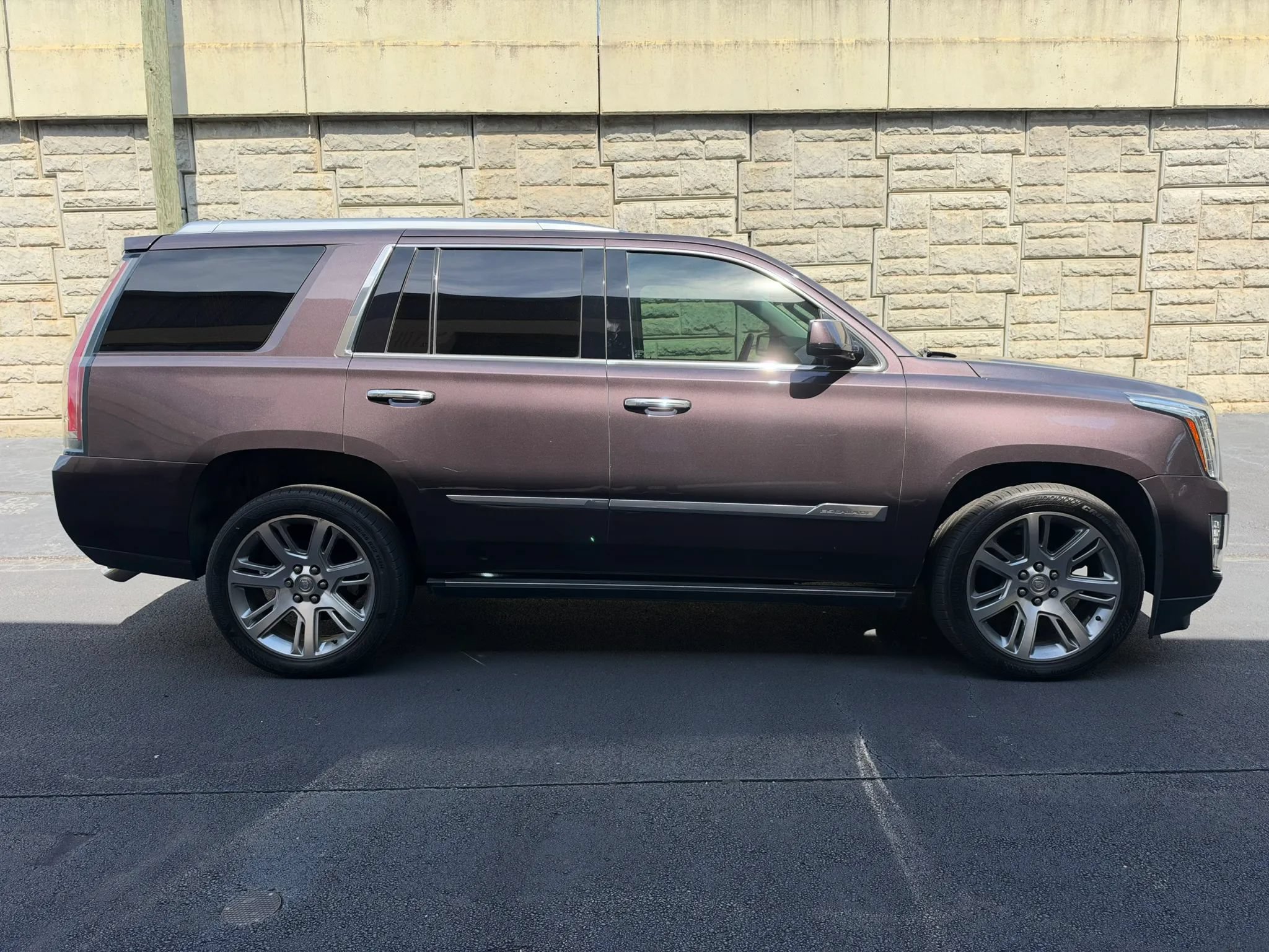 Used 2015 Cadillac Escalade Premium RWD image 6