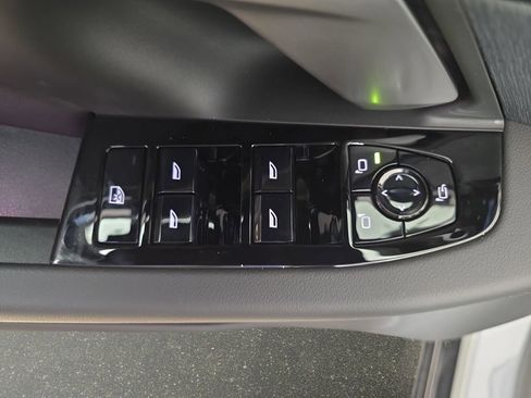 New 2026 BMW 530i xDrive w/ M Sport Package AWD/4WD image 28