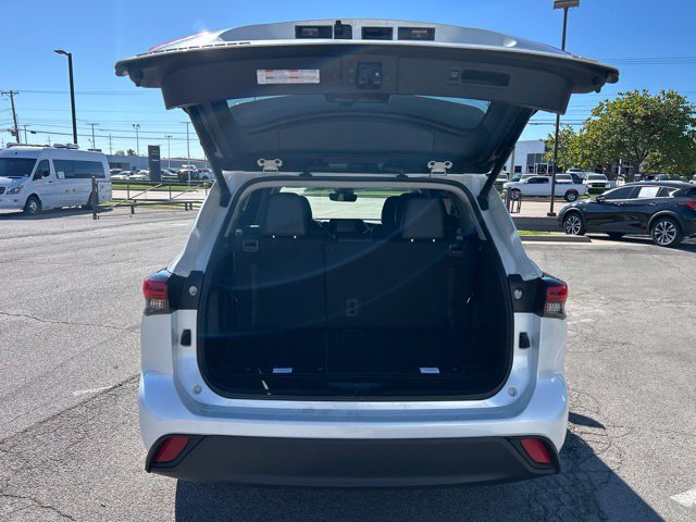 Used 2020 Toyota Highlander XLE FWD image 8