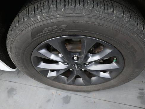 Used 2022 Chrysler Pacifica Touring-L w/ S Appearance Package AWD/4WD image 9
