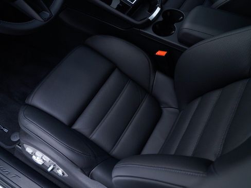 Certified 2026 Porsche Macan Turbo image 17