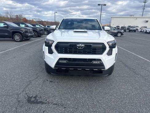 Used 2025 Toyota Tacoma TRD Sport image 9