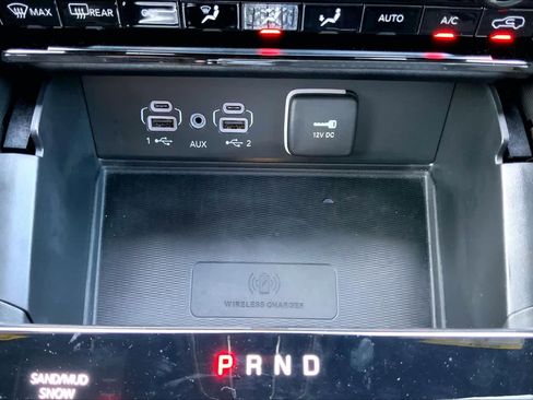 Used 2025 Jeep Grand Cherokee L Limited w/ Luxury Tech Group II AWD/4WD image 32