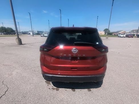 Used 2025 Nissan Rogue SV FWD image 6