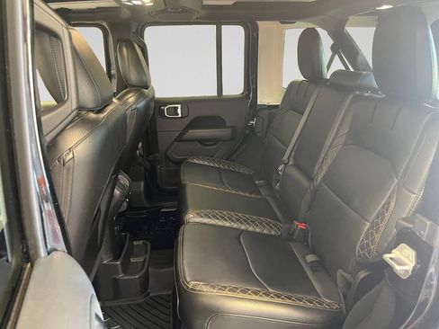 Used 2022 Jeep Wrangler Unlimited Sahara AWD/4WD image 31