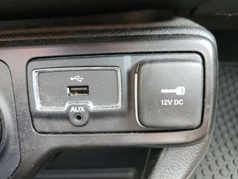 Used 2023 Jeep Renegade Altitude w/ Sun/Sound Group AWD/4WD image 32