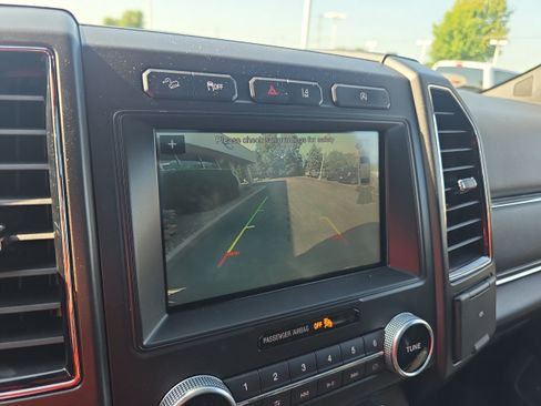Used 2018 Ford Expedition Limited w/ Equipment Group 301A AWD/4WD image 12