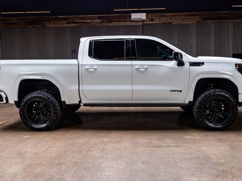 Used 2024 GMC Sierra 1500 AT4 w/ Technology Package image 11