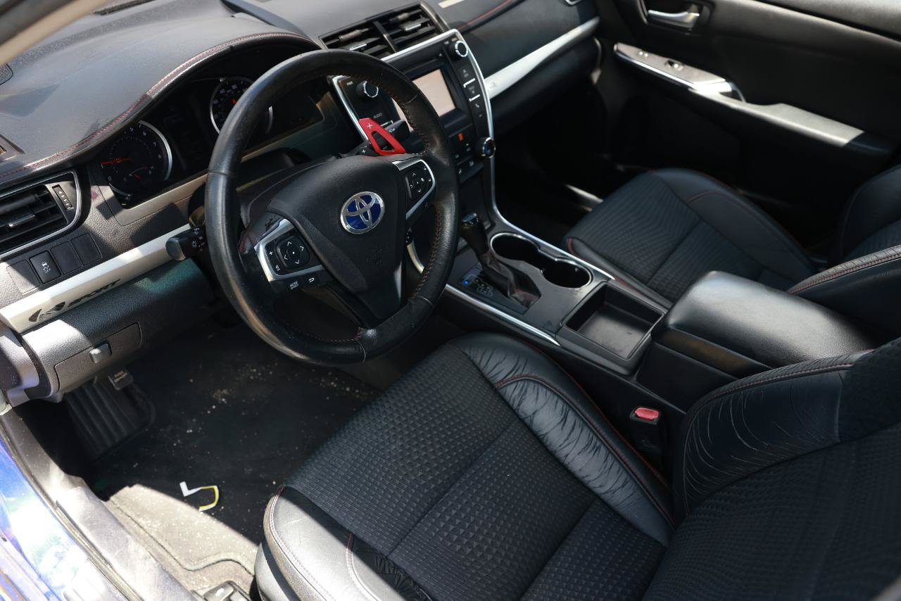 Used 2015 Toyota Camry SE FWD image 4