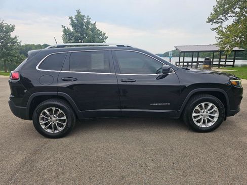 Used 2020 Jeep Cherokee Latitude Plus w/ Comfort/Convenience Group AWD/4WD image 3