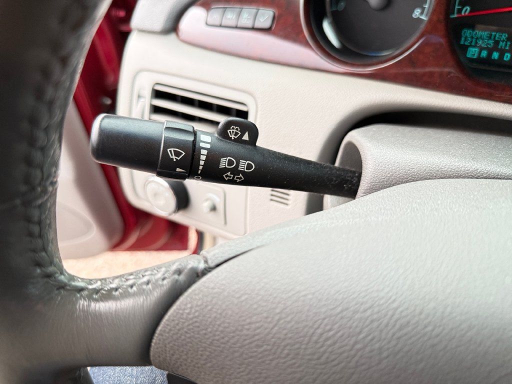 Used 2006 Buick Lucerne CXL w/ Luxury Package FWD image 30