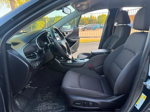 Used 2017 Chevrolet Malibu LT FWD image 13