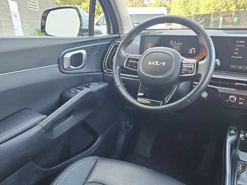 Used 2025 Kia Sorento S FWD image 9