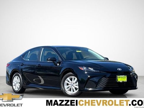 Used 2025 Toyota Camry LE image 1