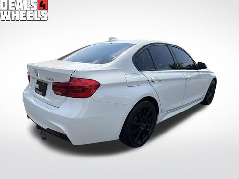 Used 2017 BMW 330i xDrive Sedan AWD/4WD image 5
