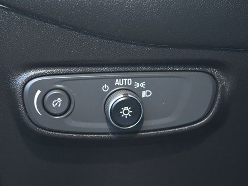 Used 2020 Chevrolet Equinox LT image 27