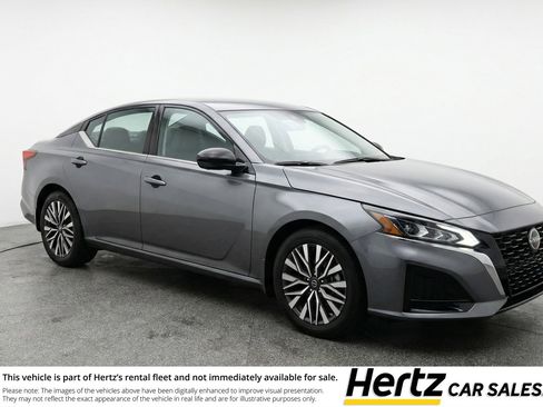 Used 2025 Nissan Altima 2.5 SV FWD image 1