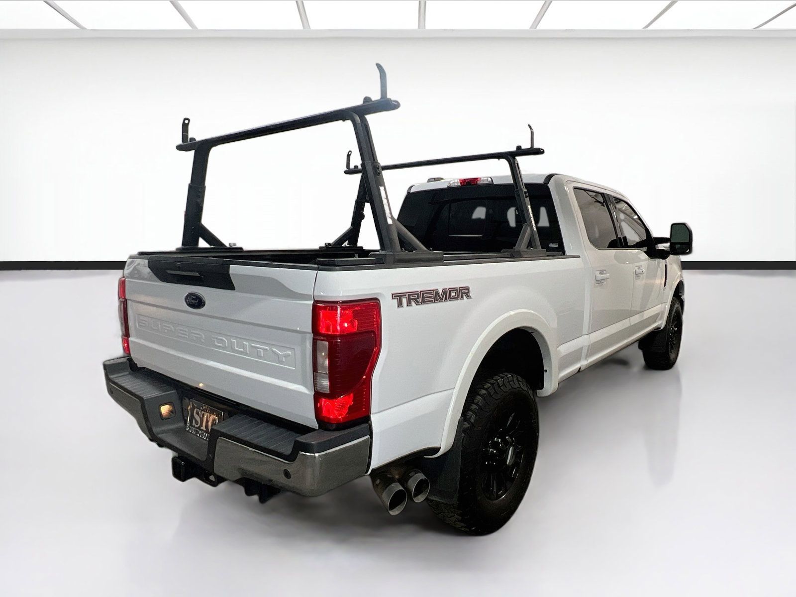 Used 2022 Ford F350 Lariat w/ Tremor Off-Road Package AWD/4WD image 4