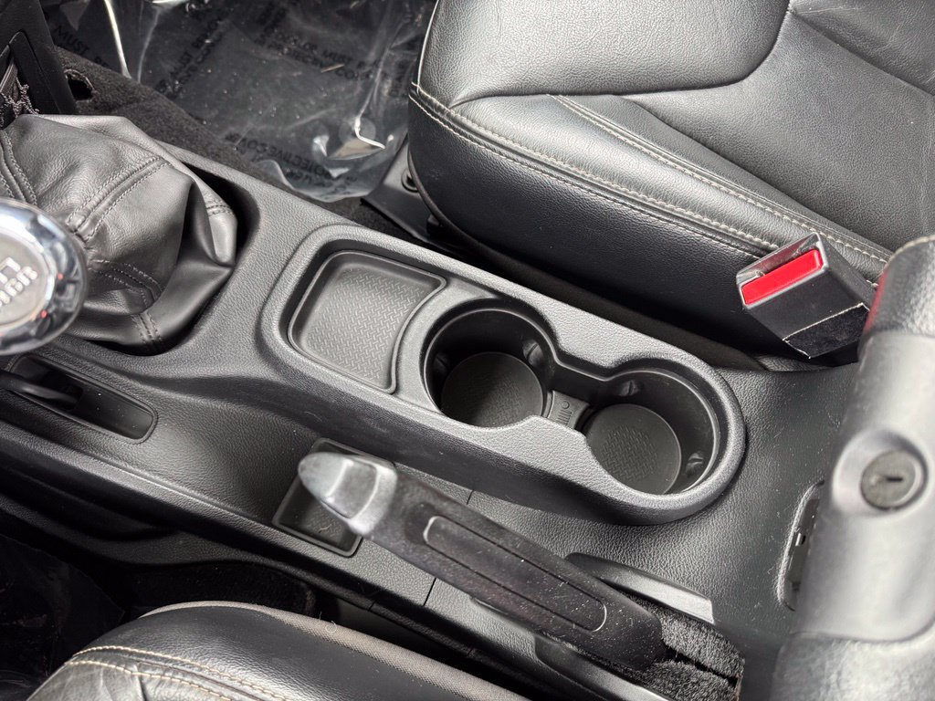 Used 2015 Jeep Wrangler Unlimited Rubicon AWD/4WD image 12