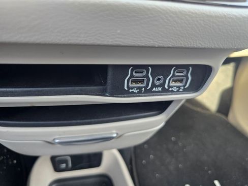 Used 2023 Chrysler Voyager LX image 18