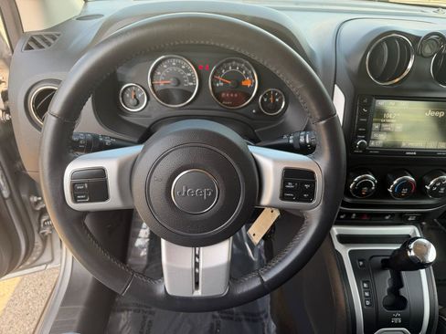 Used 2017 Jeep Compass Latitude AWD/4WD image 16