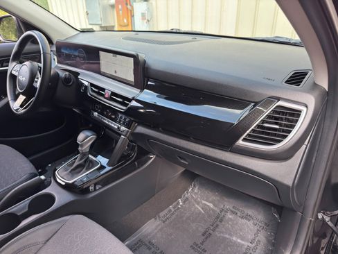 Used 2024 Kia Seltos S FWD image 13