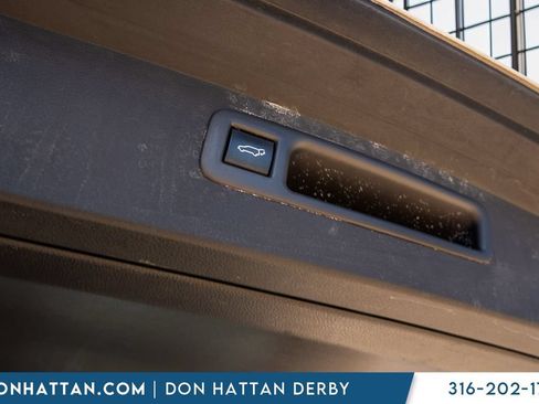 Used 2023 Toyota Highlander XLE FWD image 38