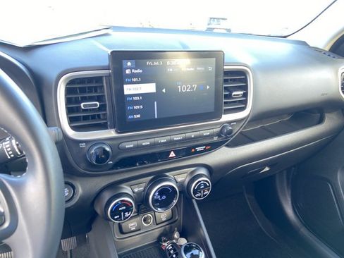 Used 2025 Hyundai Venue SEL FWD image 37