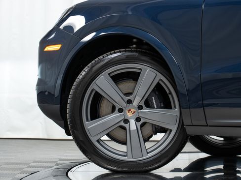 New 2026 Porsche Cayenne Coupe AWD/4WD image 33