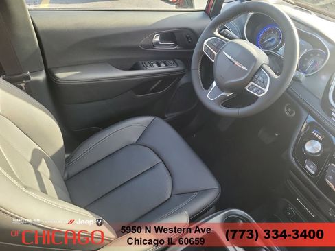 New 2026 Chrysler Pacifica Select AWD/4WD image 15