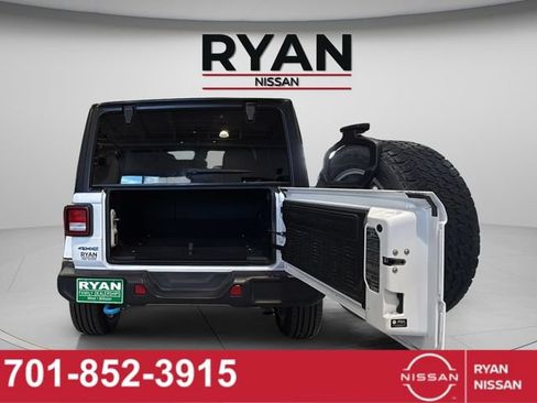 Used 2024 Jeep Wrangler Unlimited AWD/4WD image 42