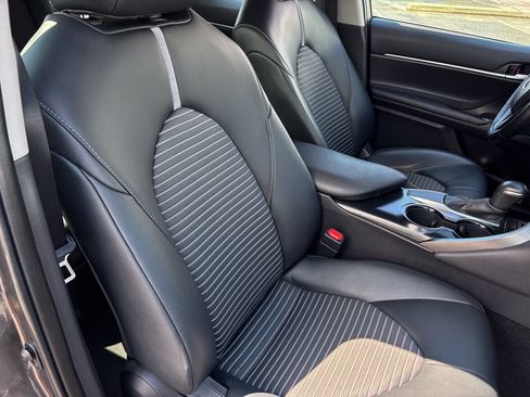 Used 2020 Toyota Camry SE FWD image 31